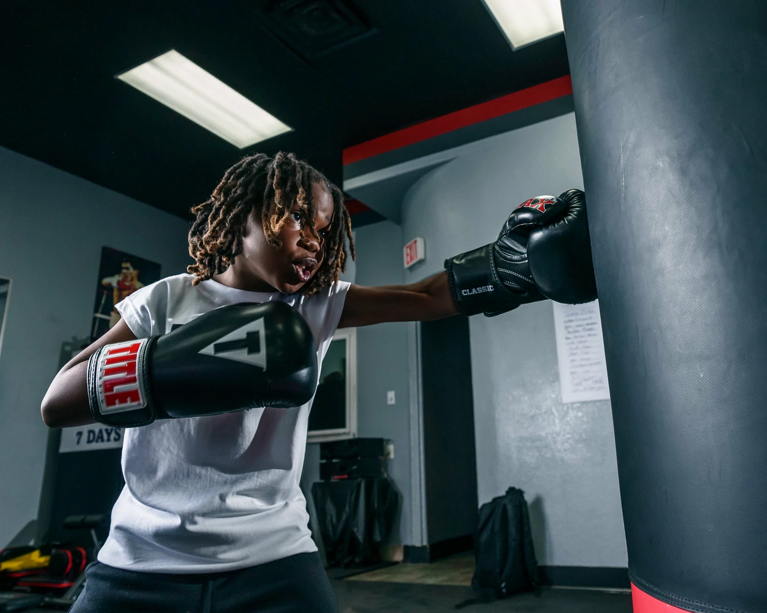 TITLE Classic Black Max Boxing Gloves - Image 9