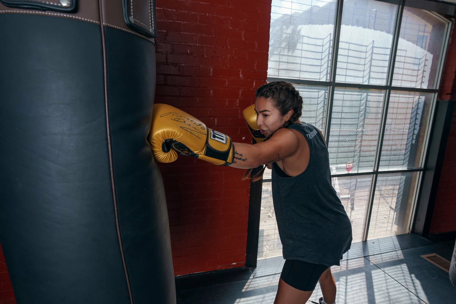 TITLE Boxing Roberto Duran Leather Training Gloves - Image 8