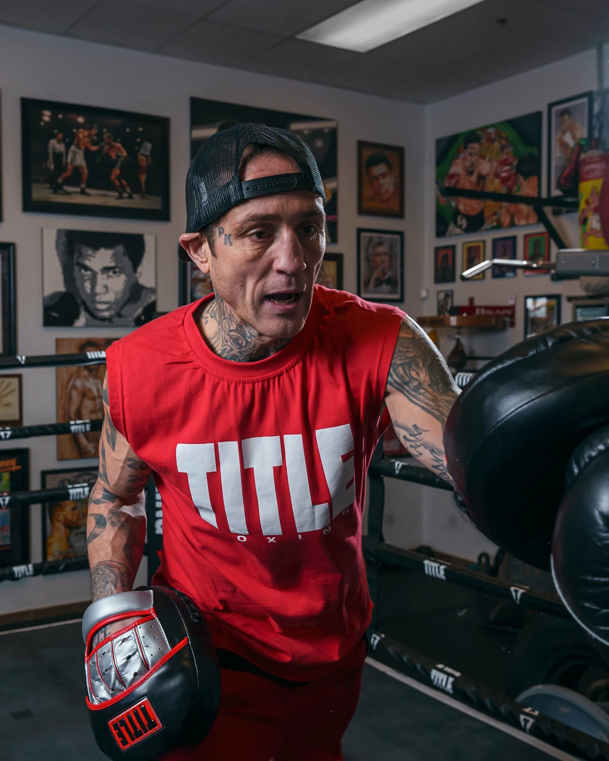 TITLE Boxing Valiant Punch Mitts - Image 7