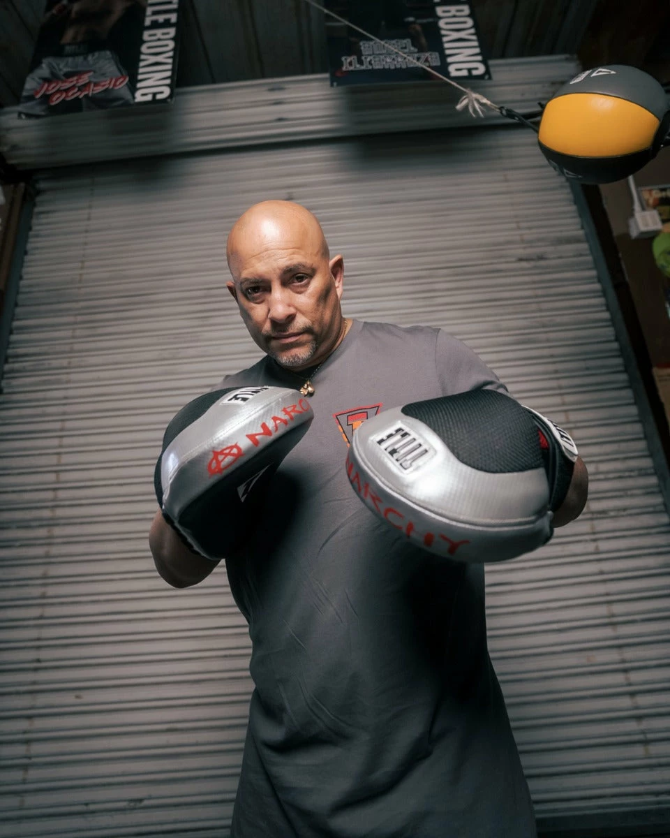 TITLE Boxing Aerovent Anarchy Punch Mitts - Image 2