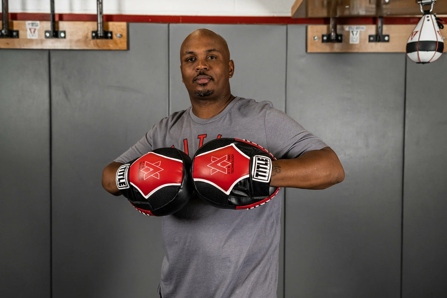 TITLE Boxing Air Vent Technology Punch Mitt - Image 8
