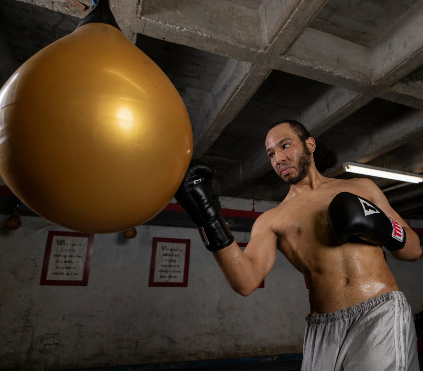 TITLE Classic Leather Elastic Training Gloves 2.0 - Image 2